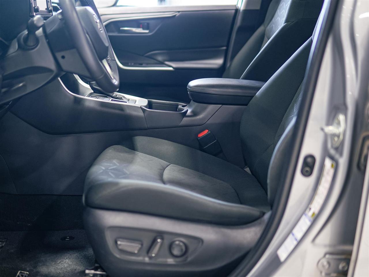 2021 Toyota RAV4 XLE | NO ACCIDENTS | TOYOTA SERVICED Photo