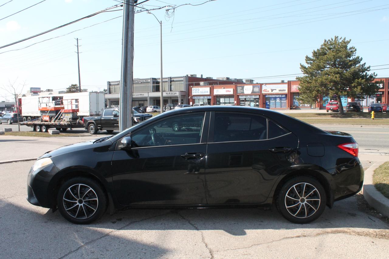 2015 Toyota Corolla LE Photo