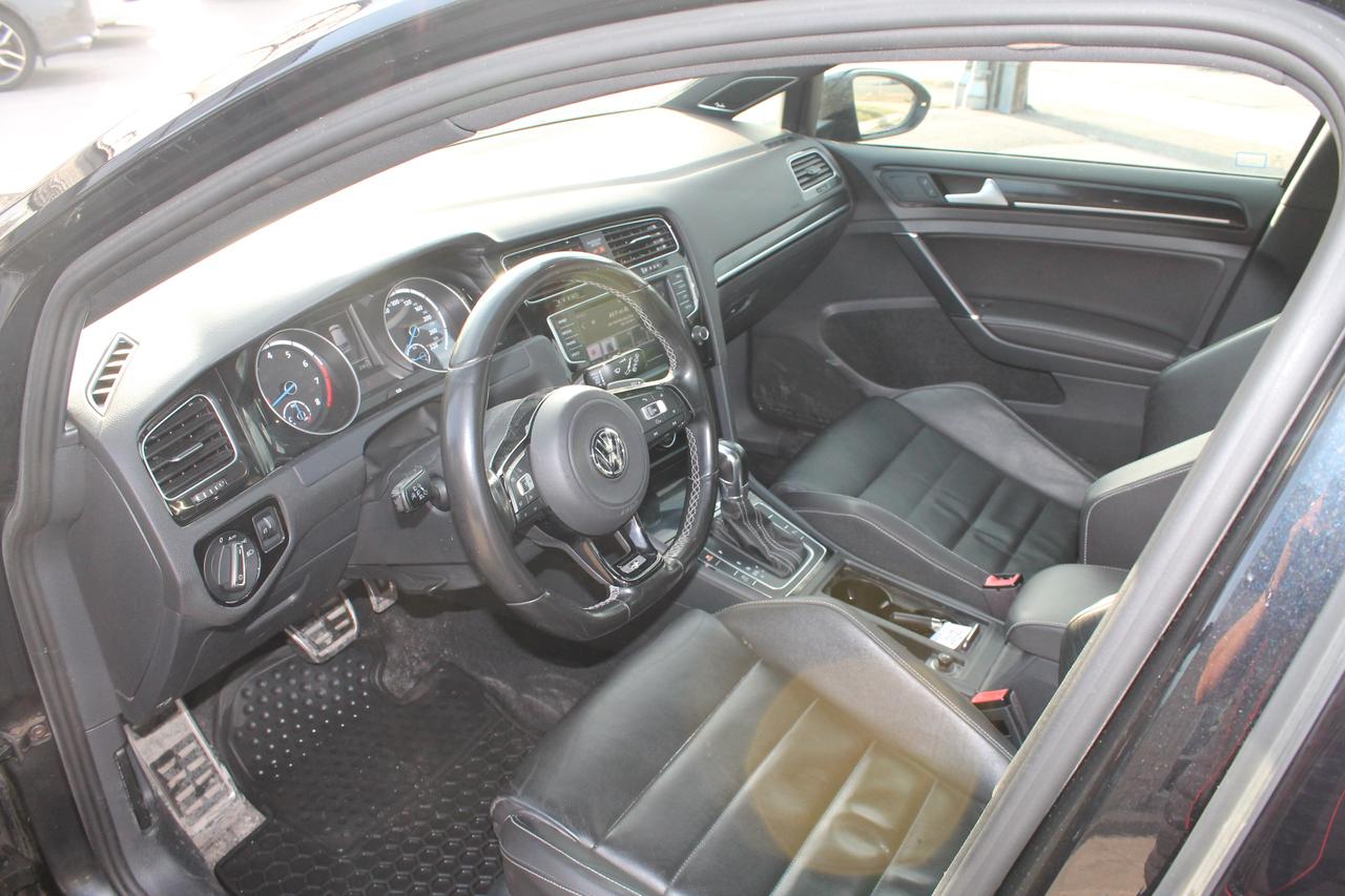 2016 Volkswagen Golf R R Photo