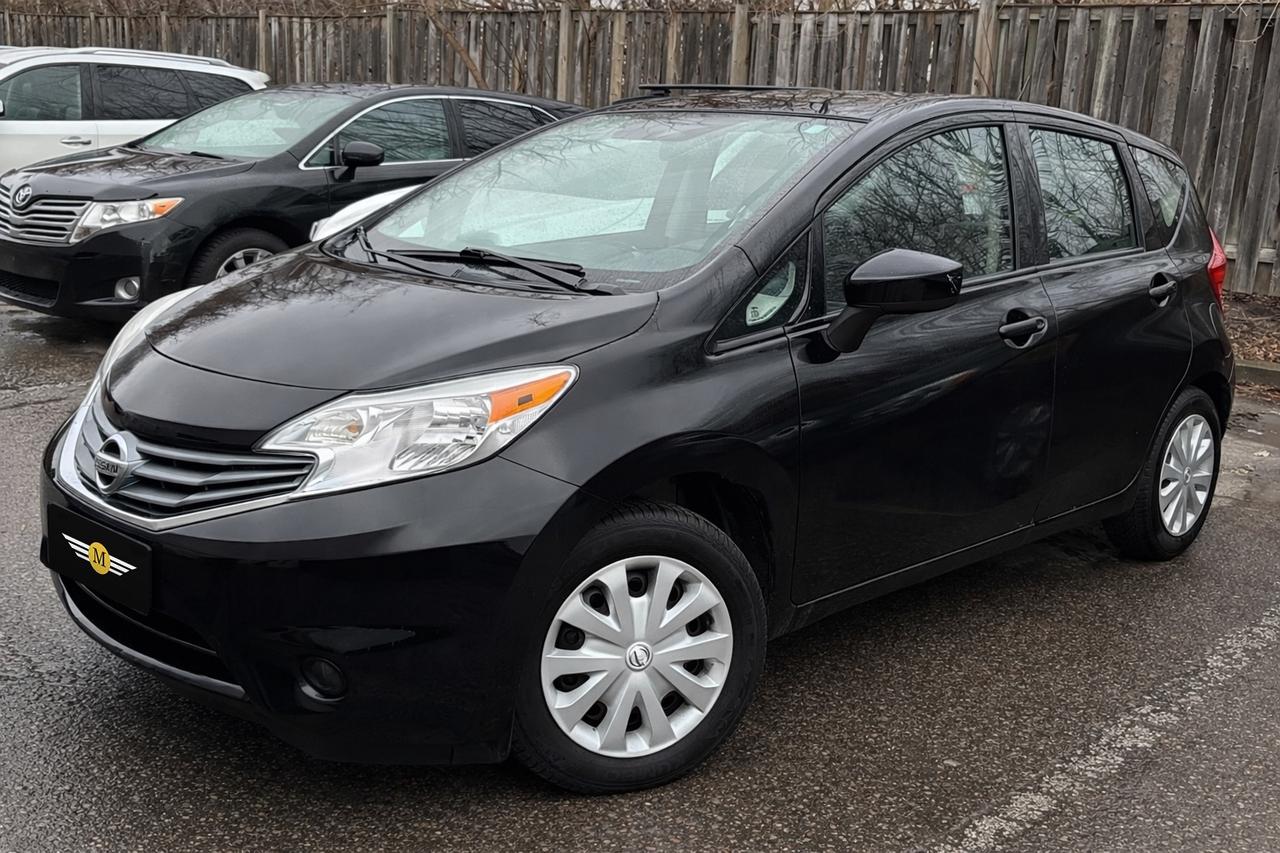 2015 Nissan Versa SV Photo