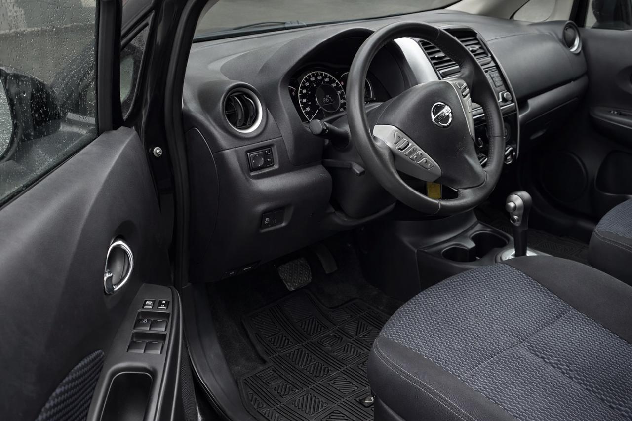 2015 Nissan Versa SV Photo