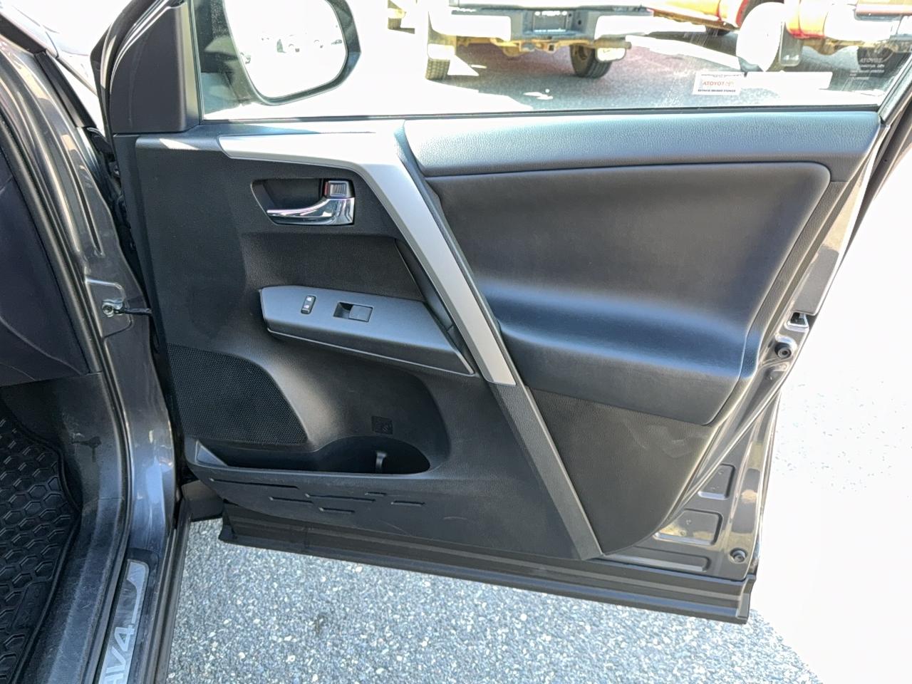 2017 Toyota RAV4 XLE Photo
