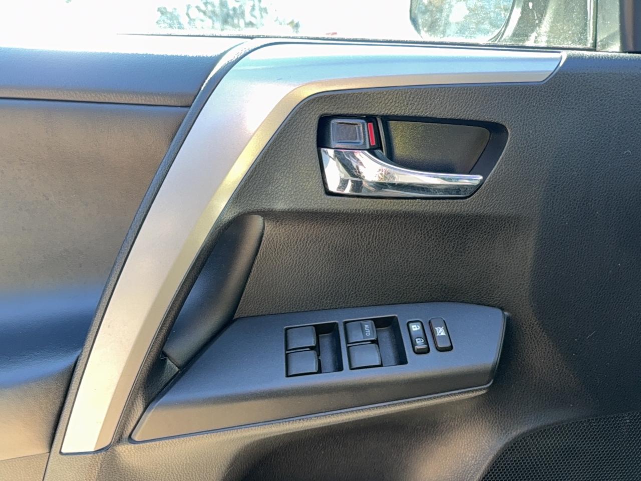 2017 Toyota RAV4 XLE Photo