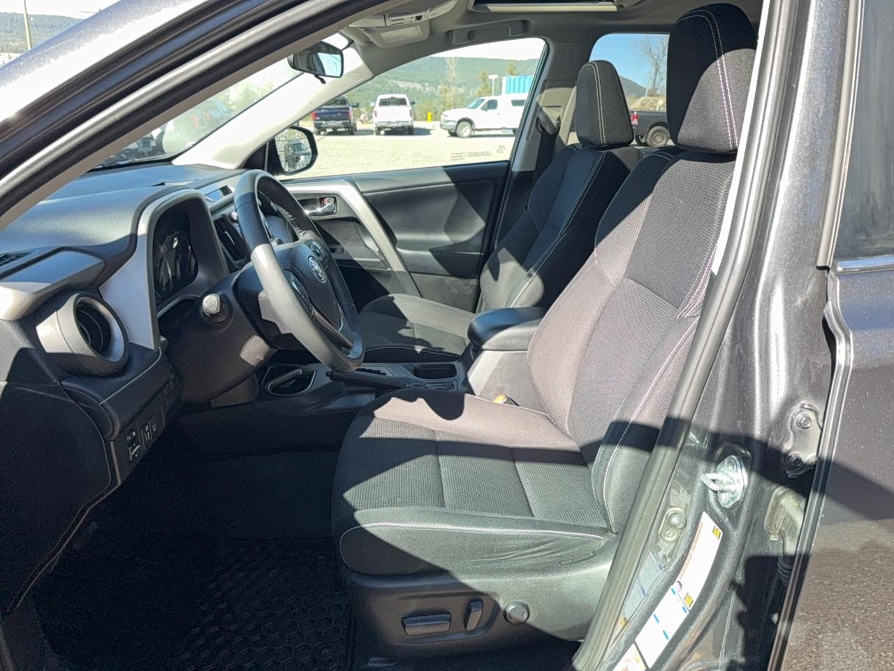 2017 Toyota RAV4 XLE Photo