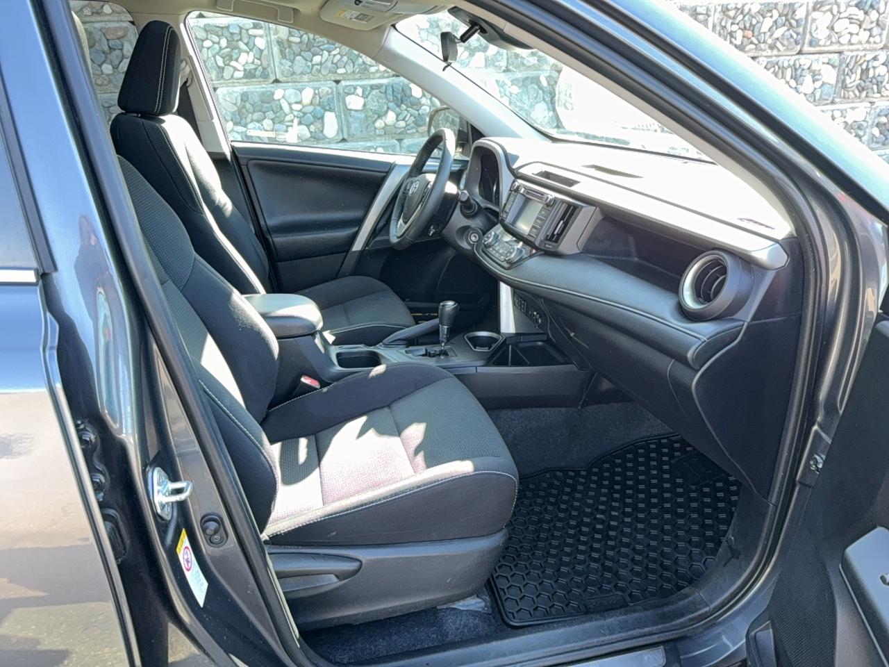 2017 Toyota RAV4 XLE Photo