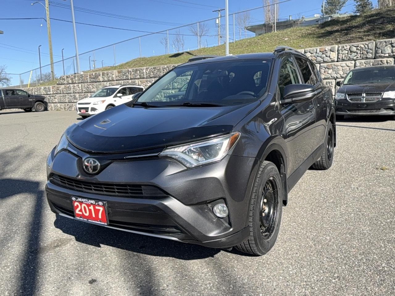 2017 Toyota RAV4 XLE Photo2