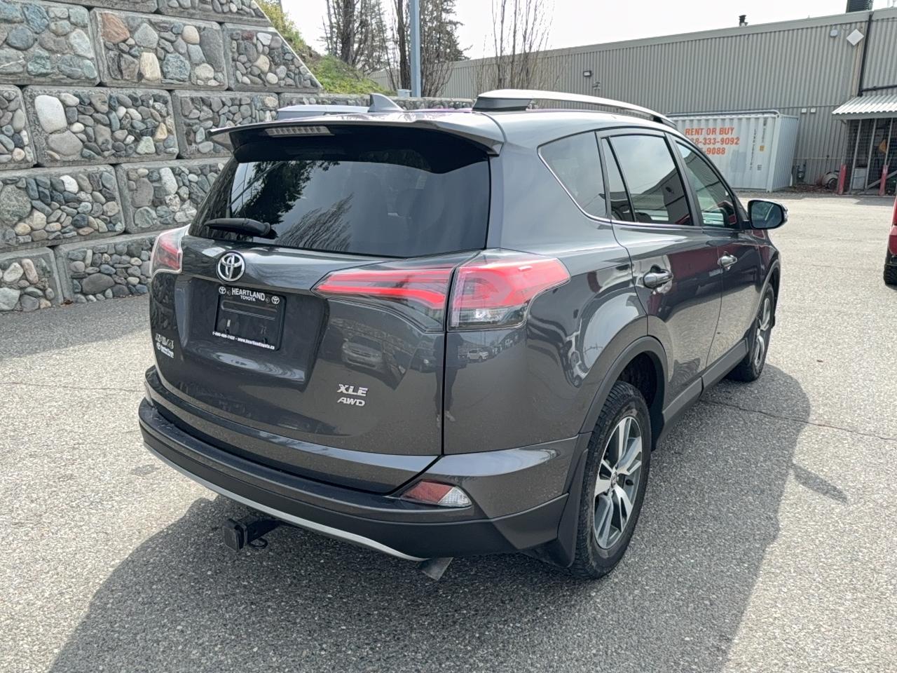 2017 Toyota RAV4 XLE Photo