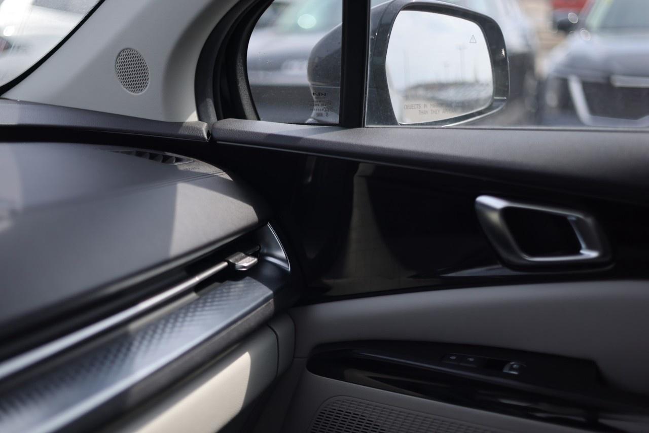 2022 Kia Carnival SX Photo