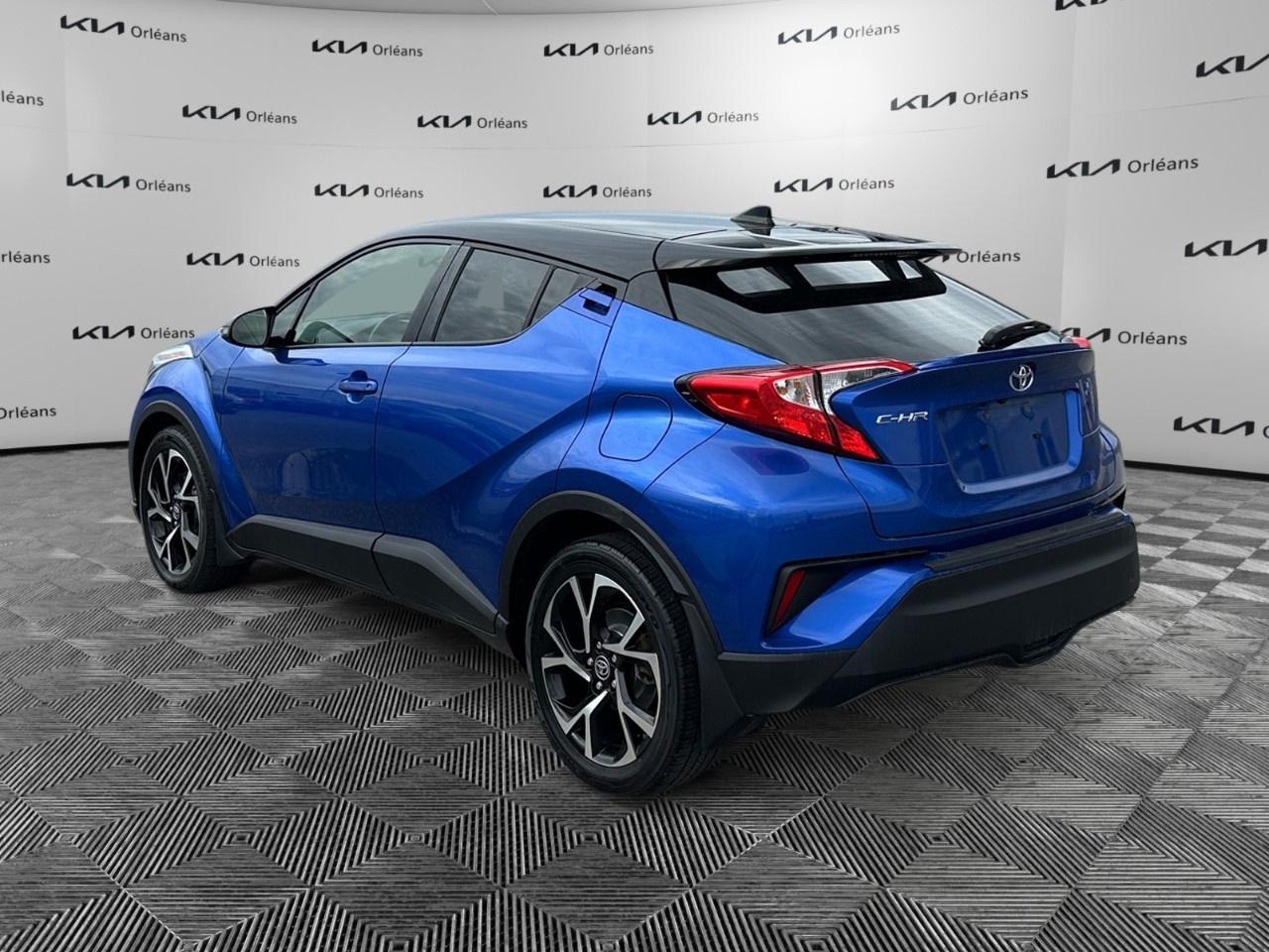 2022 Toyota C-HR  Photo3