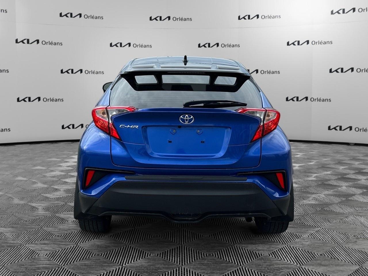 2022 Toyota C-HR  Photo4