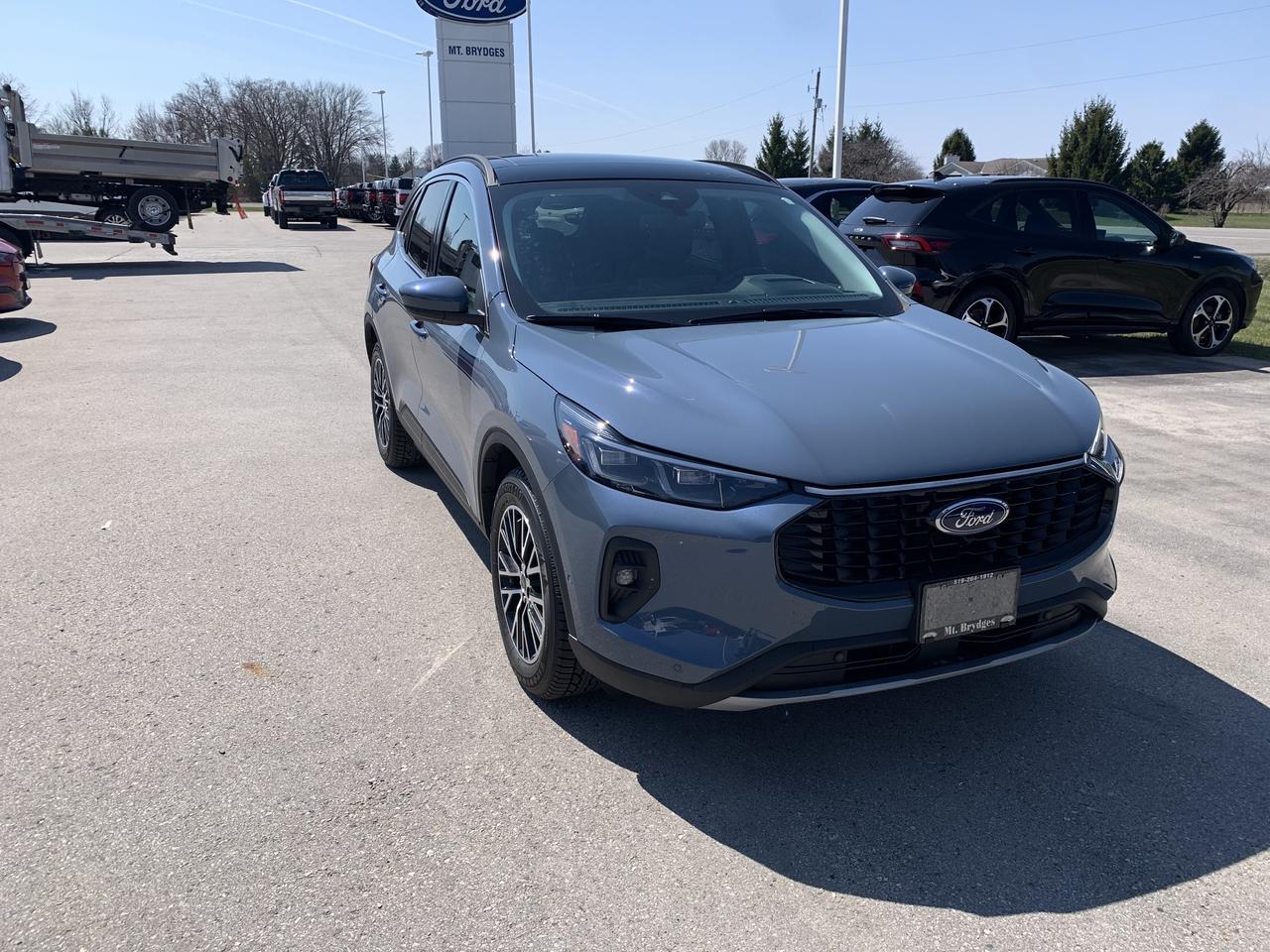 2024 Ford Escape PREMIUM Photo2