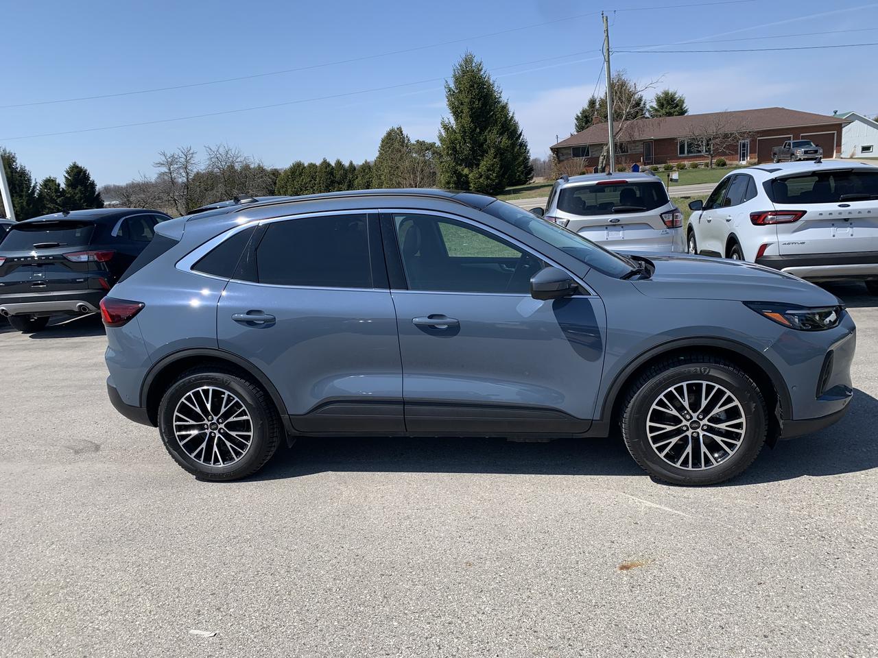 2024 Ford Escape PREMIUM Photo3