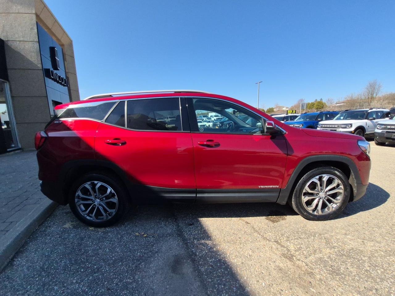 2020 GMC Terrain AWD, SLT, 2L TURBO, GREAT ON FUEL! LOWER KM'S! Photo4