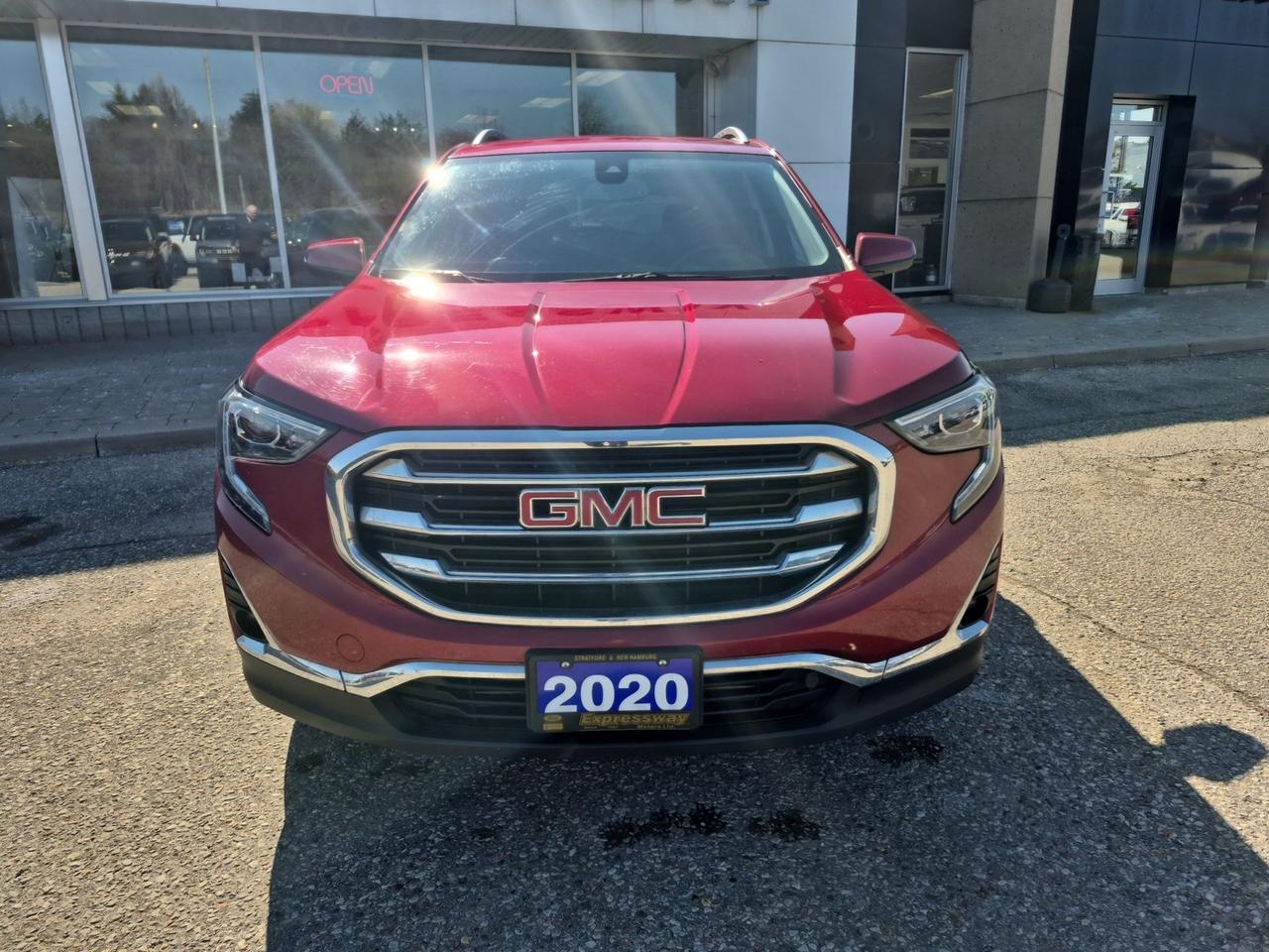 2020 GMC Terrain AWD, SLT, 2L TURBO, GREAT ON FUEL! LOWER KM'S! Photo