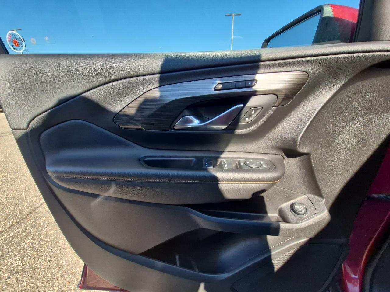 2020 GMC Terrain AWD, SLT, 2L TURBO, GREAT ON FUEL! LOWER KM'S! Photo
