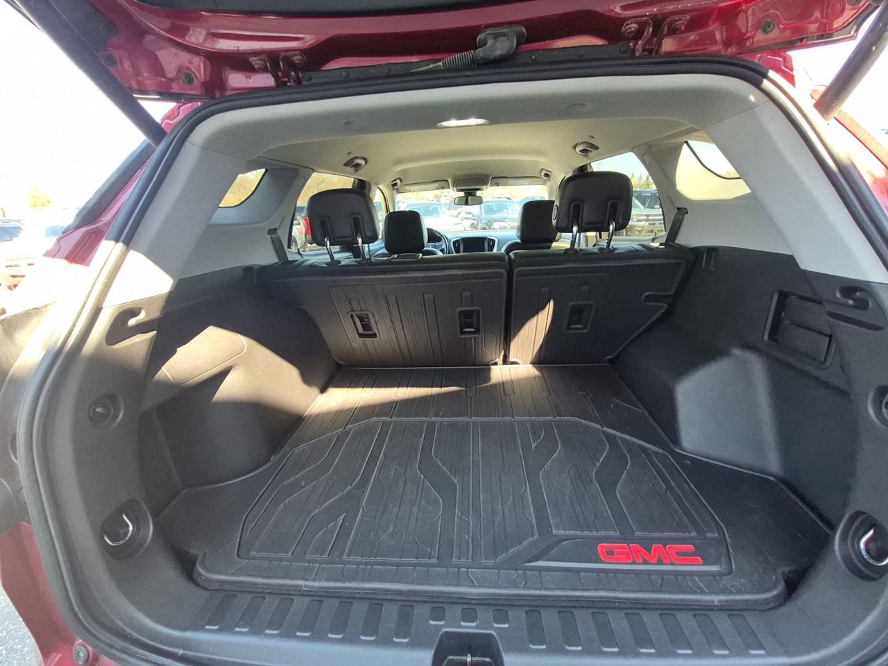 2020 GMC Terrain AWD, SLT, 2L TURBO, GREAT ON FUEL! LOWER KM'S! Photo