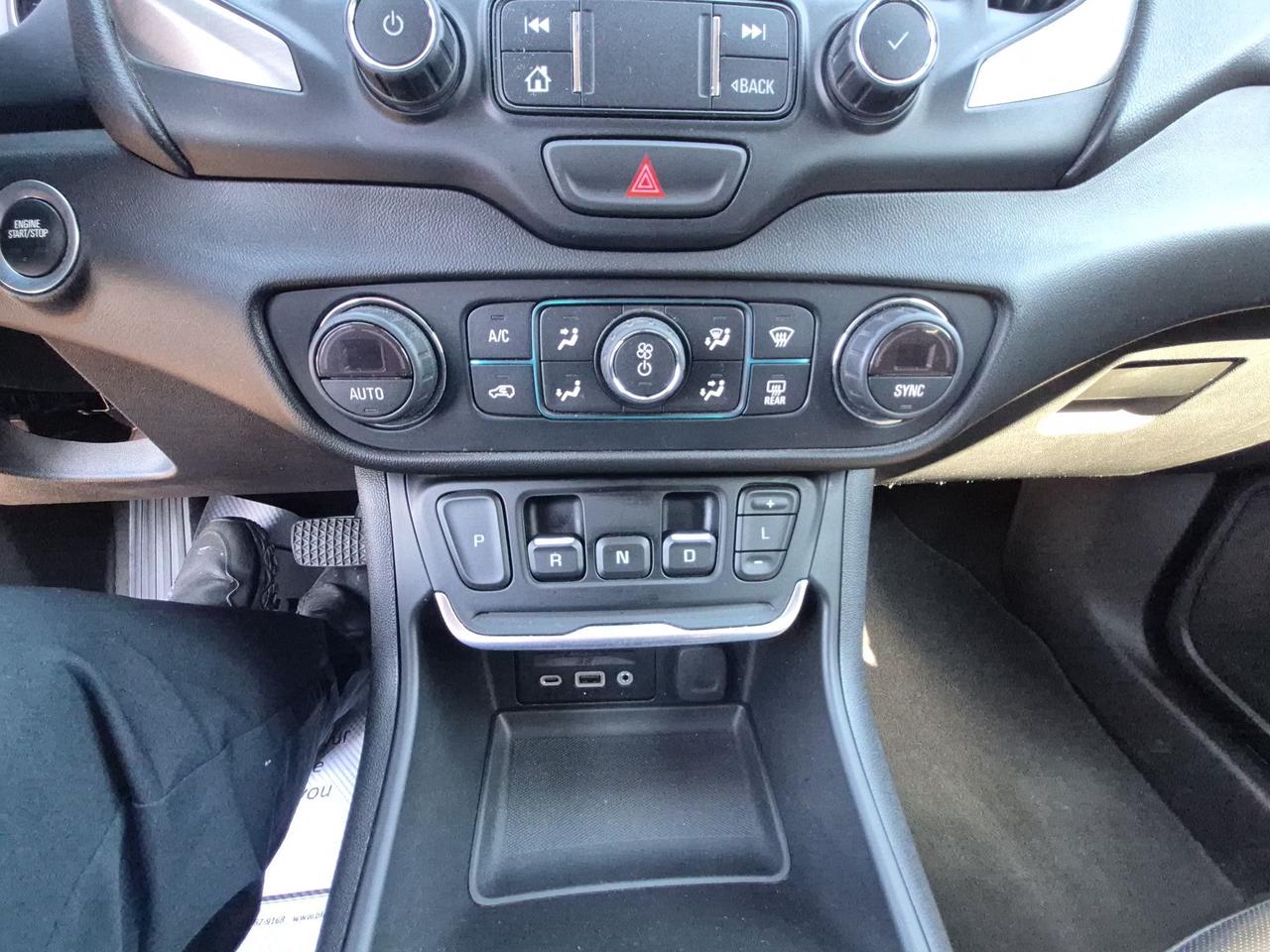 2020 GMC Terrain AWD, SLT, 2L TURBO, GREAT ON FUEL! LOWER KM'S! Photo