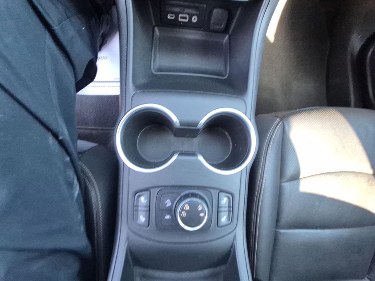 2020 GMC Terrain AWD, SLT, 2L TURBO, GREAT ON FUEL! LOWER KM'S! Photo
