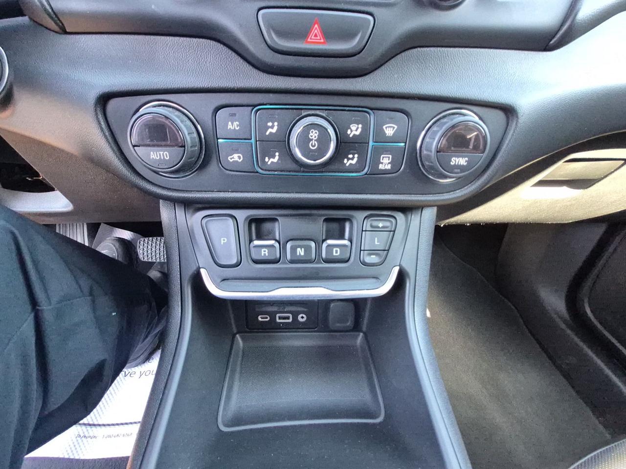 2020 GMC Terrain AWD, SLT, 2L TURBO, GREAT ON FUEL! LOWER KM'S! Photo