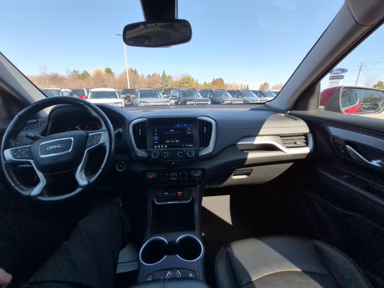 2020 GMC Terrain AWD, SLT, 2L TURBO, GREAT ON FUEL! LOWER KM'S! Photo