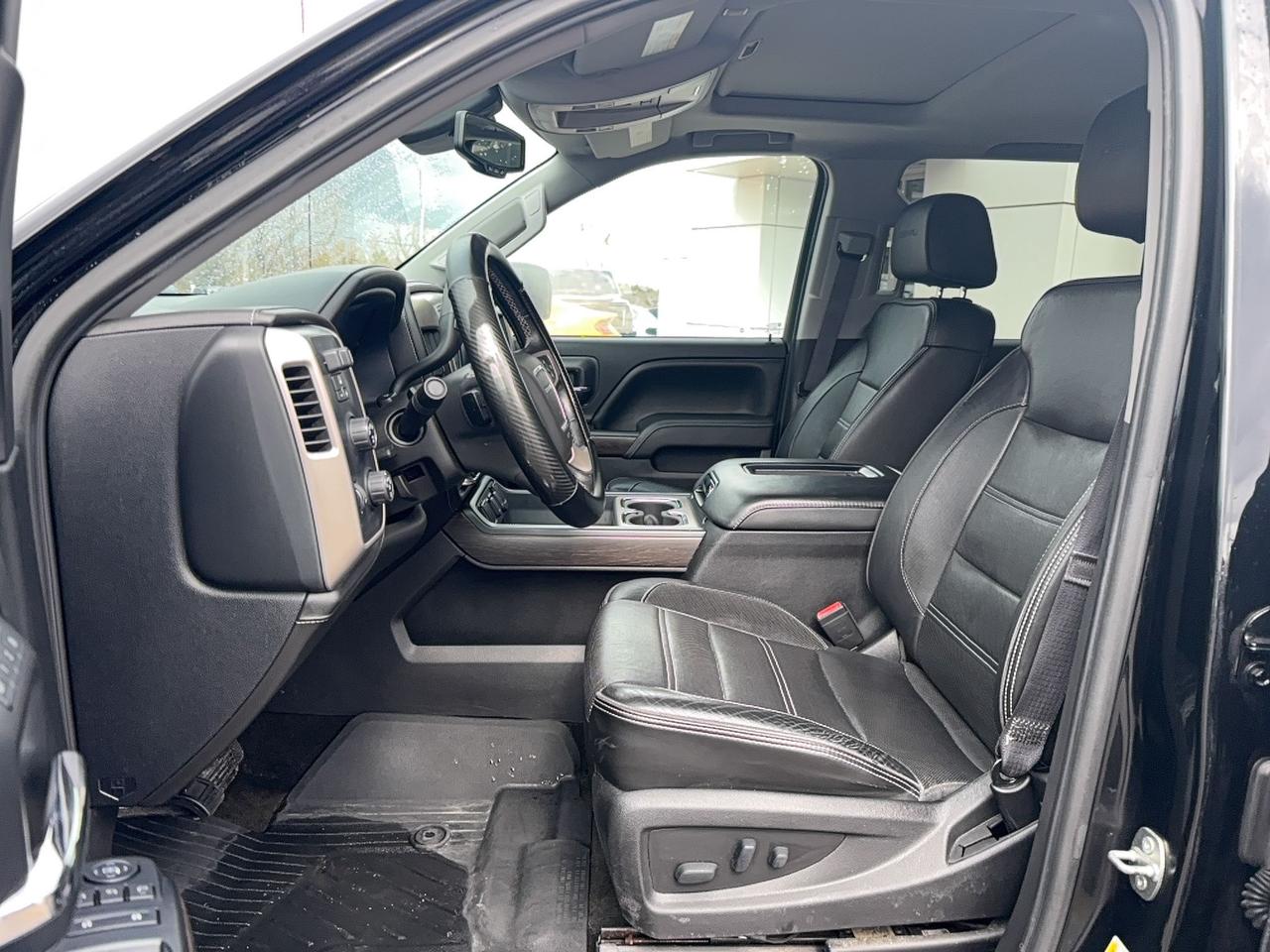 2017 GMC Sierra 1500 DENALI, LEATHER, SUNROOF, LOCAL TRADE! 5.3L Photo