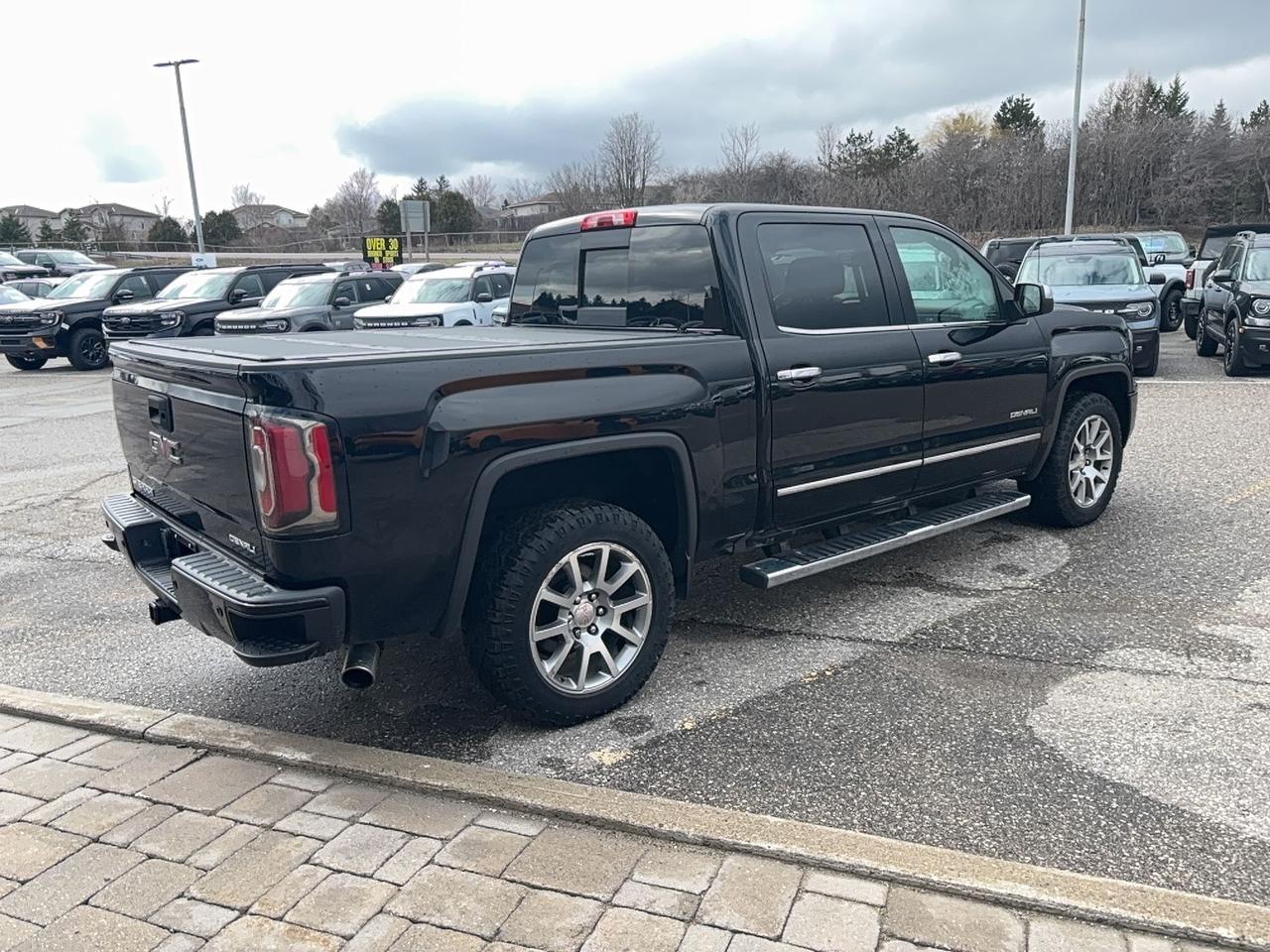 2017 GMC Sierra 1500 DENALI, LEATHER, SUNROOF, LOCAL TRADE! 5.3L Photo4