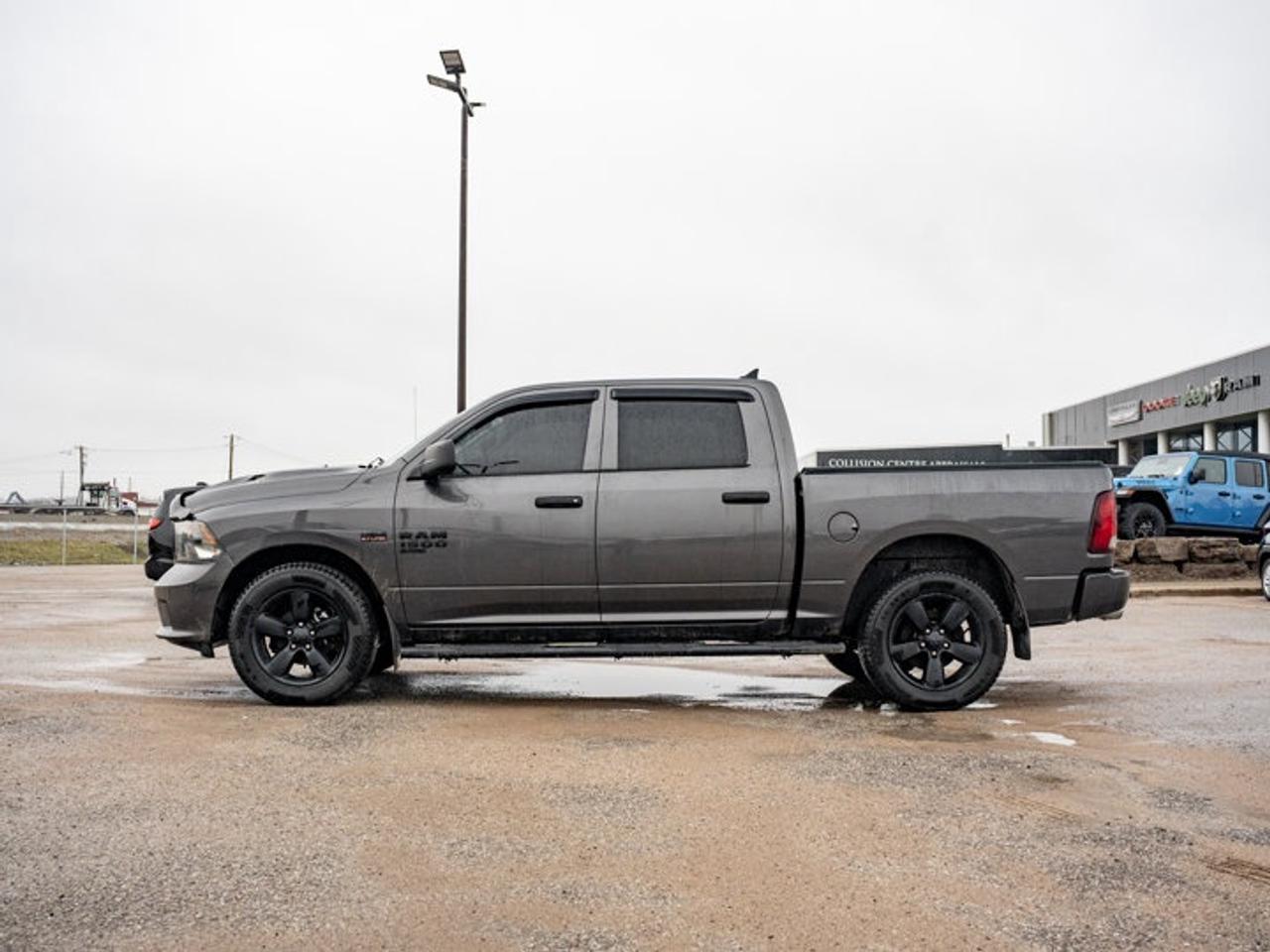 2019 RAM 1500 Classic EXPRESS Photo4