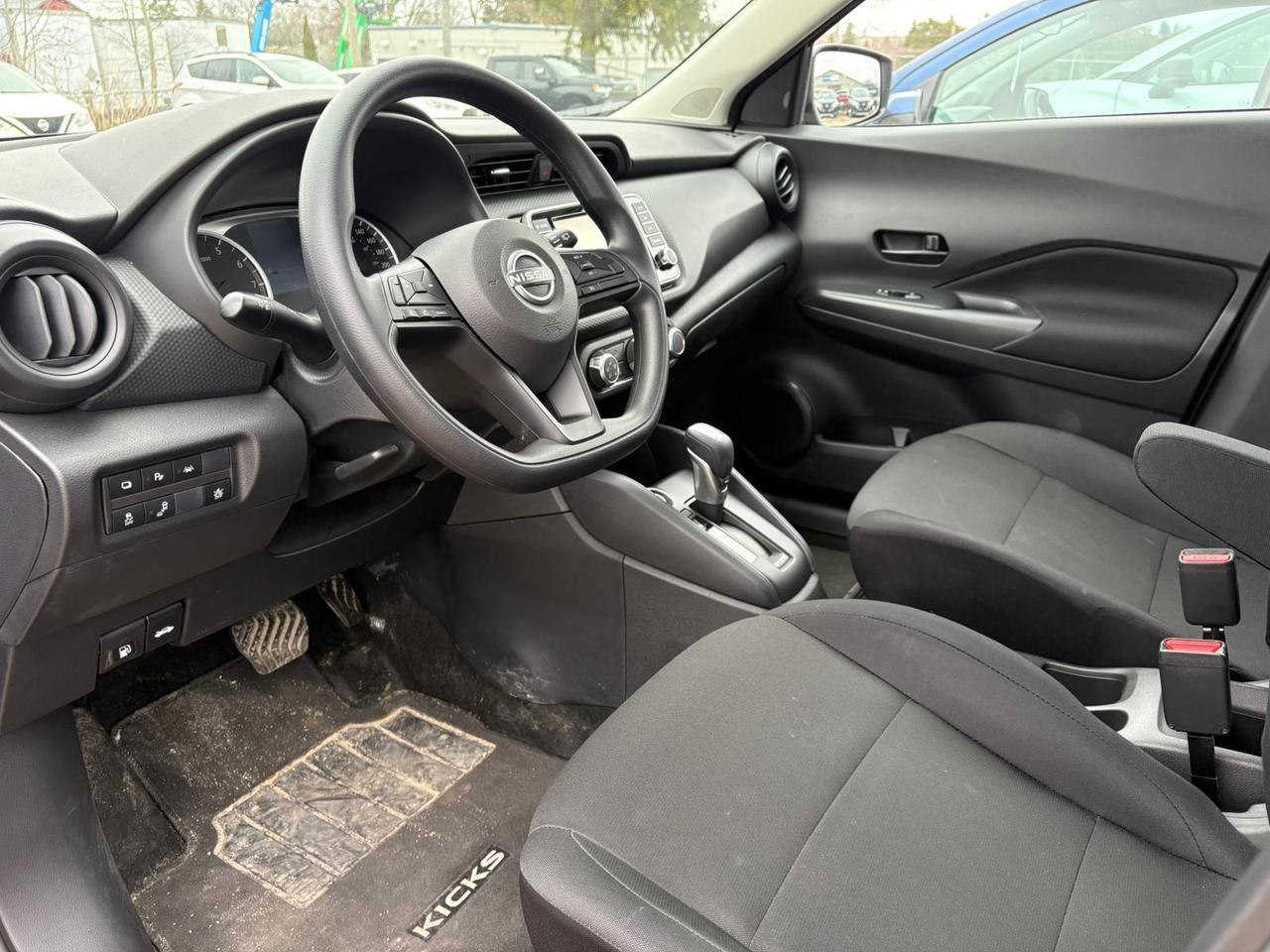 2025 Nissan Kicks S Photo