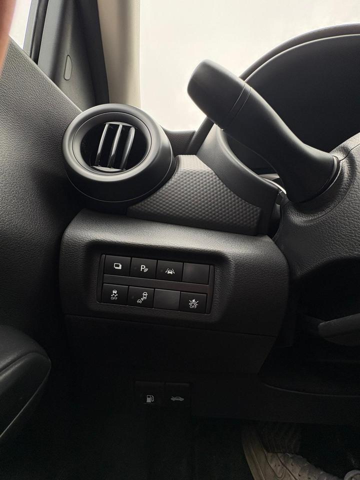 2025 Nissan Kicks S Photo