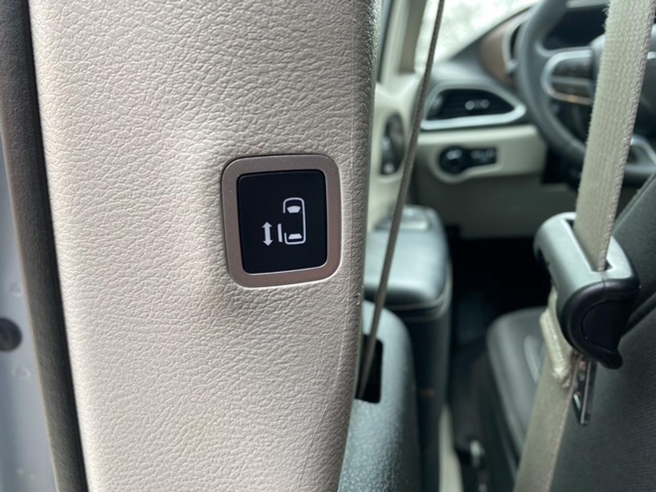 2023 Chrysler Grand Caravan SXT 2WD Photo