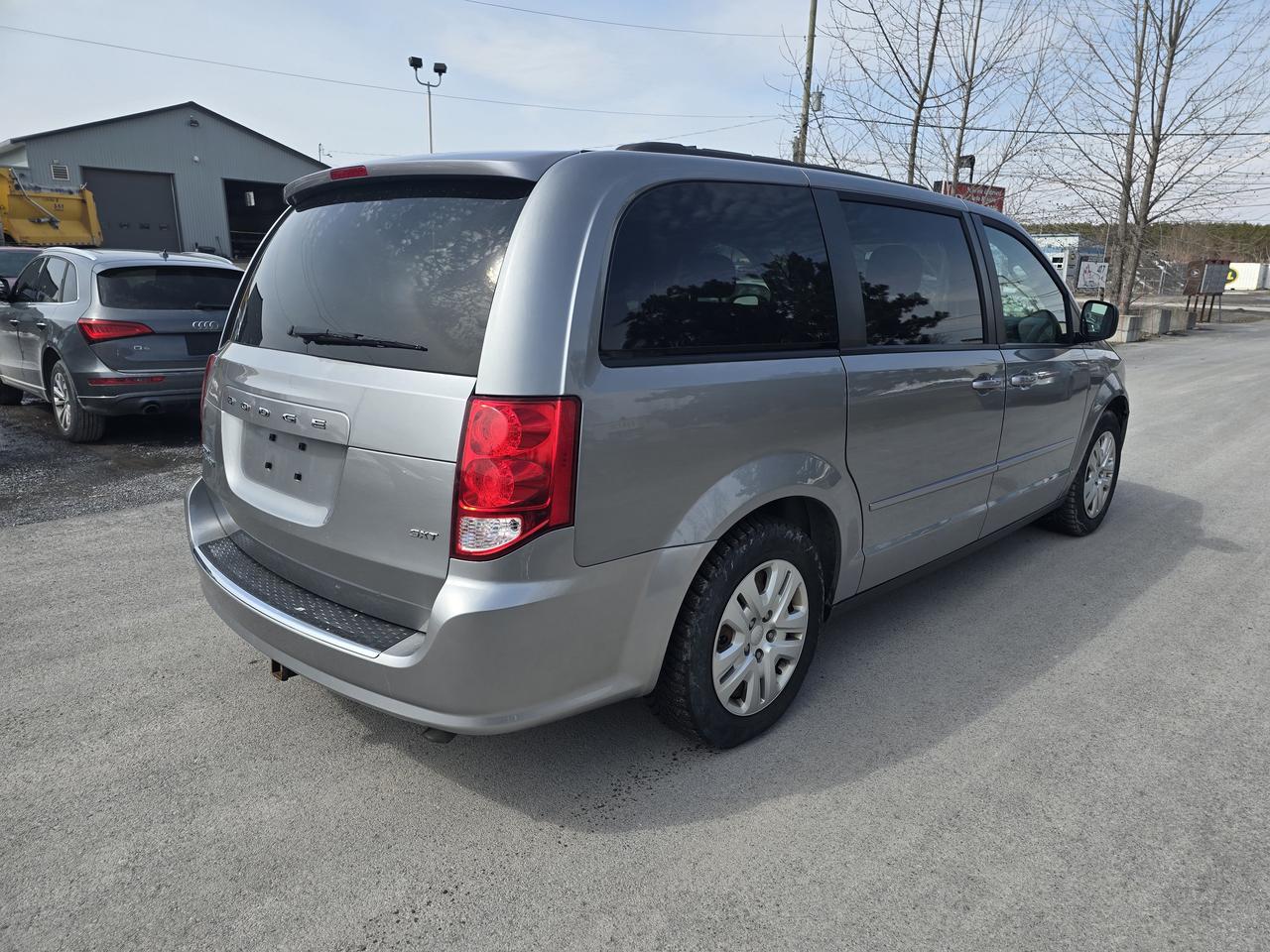 2015 Dodge Grand Caravan SE Photo