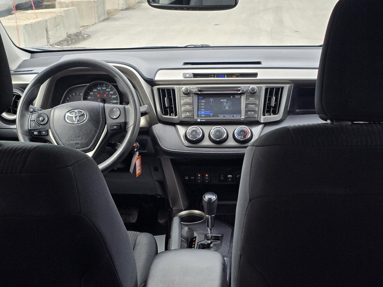 2015 Toyota RAV4 LE Photo
