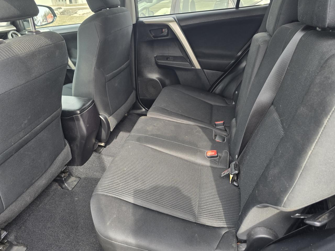 2015 Toyota RAV4 LE Photo