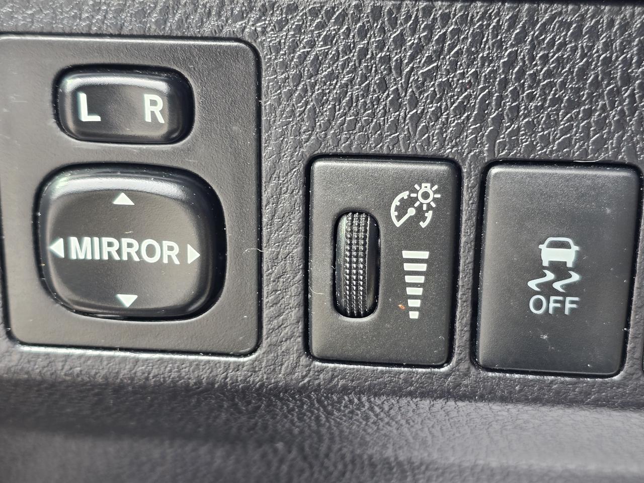 2015 Toyota RAV4 LE Photo