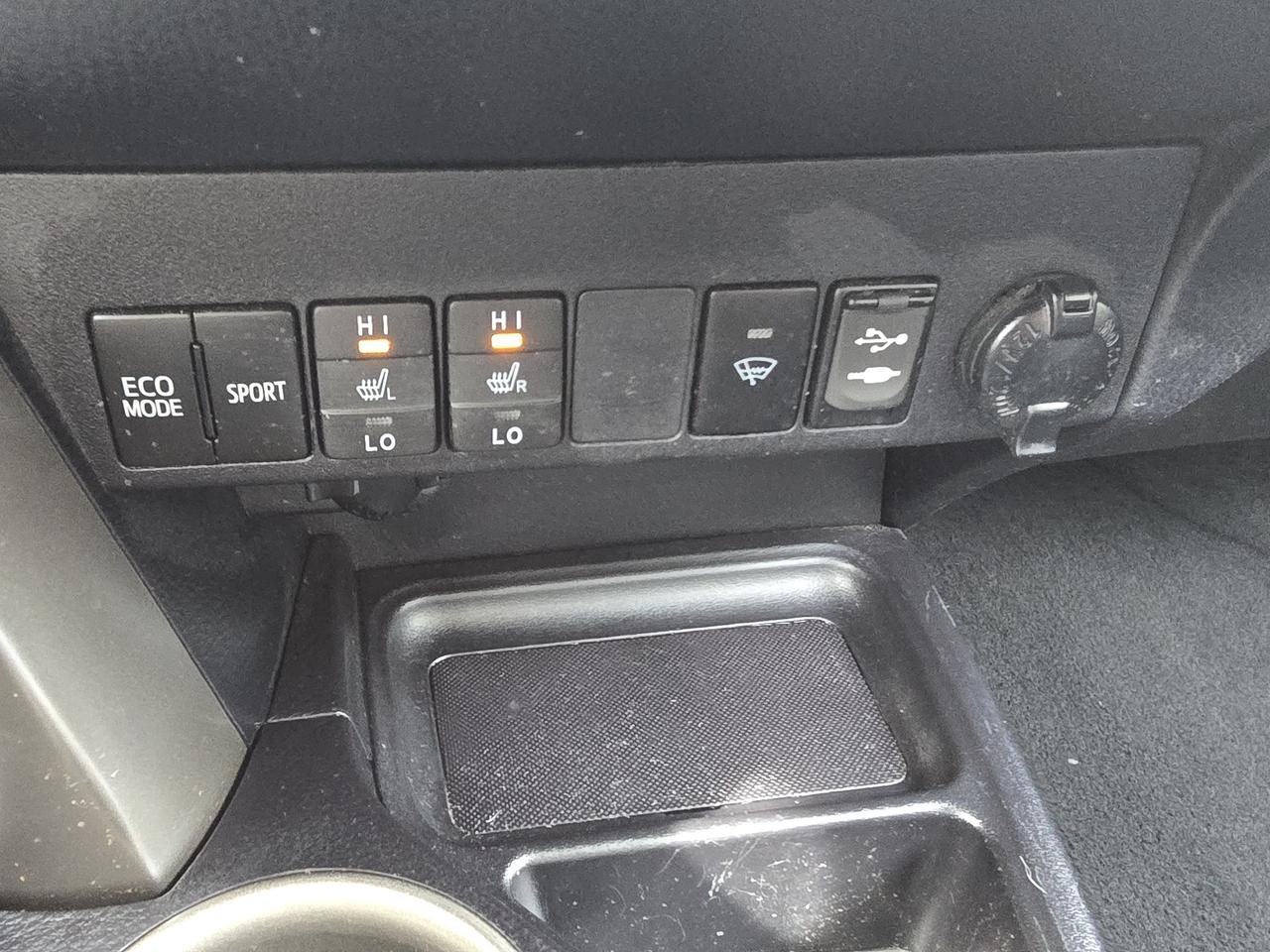 2015 Toyota RAV4 LE Photo