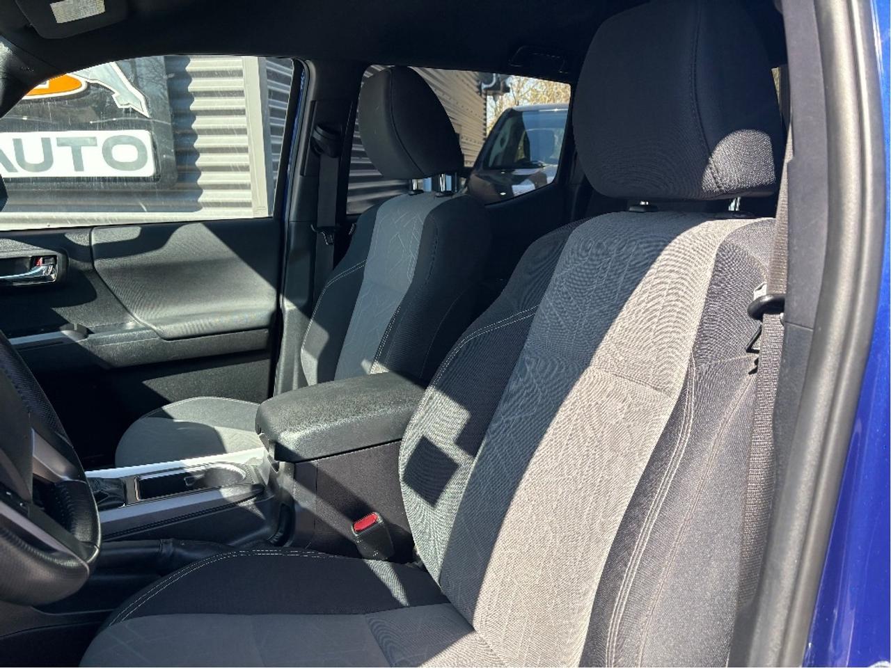 2022 Toyota Tacoma Base V6 4WD TRD SPORT POWER SEAT ONE OWNER Photo