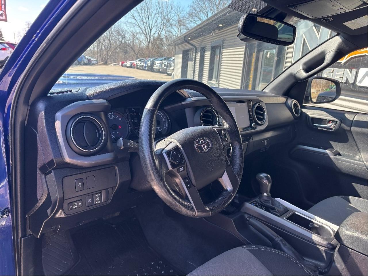 2022 Toyota Tacoma Base V6 4WD TRD SPORT POWER SEAT ONE OWNER Photo