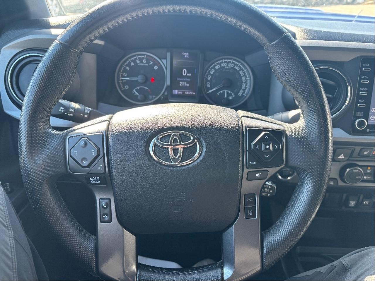 2022 Toyota Tacoma Base V6 4WD TRD SPORT POWER SEAT ONE OWNER Photo