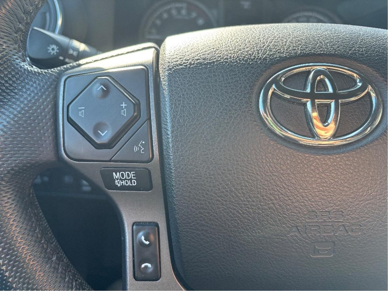 2022 Toyota Tacoma Base V6 4WD TRD SPORT POWER SEAT ONE OWNER Photo