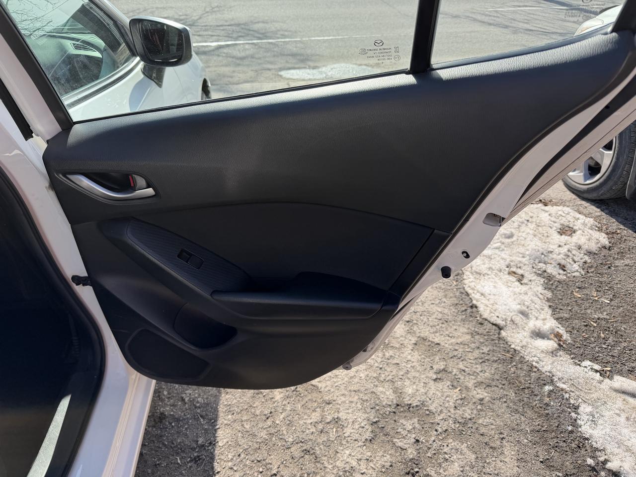 2016 Mazda MAZDA3 6-SPEED Photo