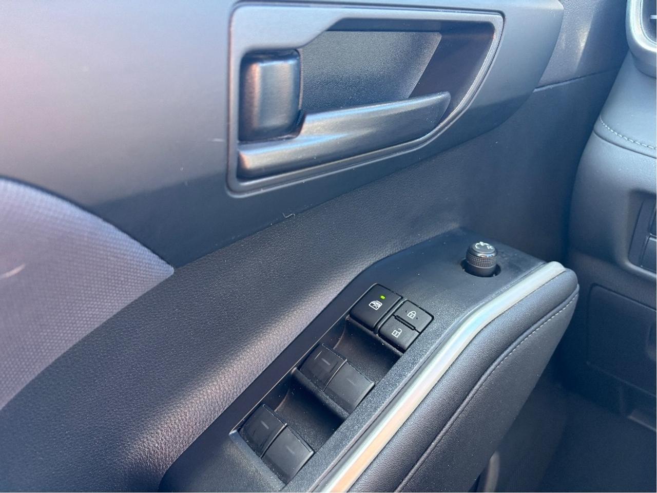 2023 Toyota Highlander LE AWD 8 PASS CLEAN CARFAX Photo