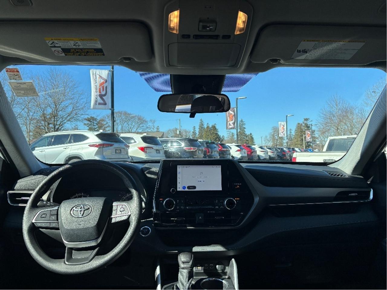 2023 Toyota Highlander LE AWD 8 PASS CLEAN CARFAX Photo