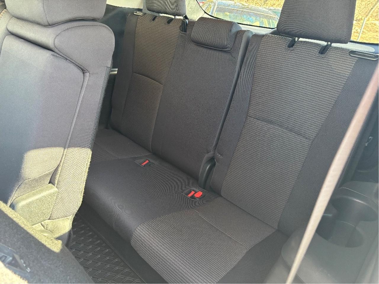 2023 Toyota Highlander LE AWD 8 PASS CLEAN CARFAX Photo