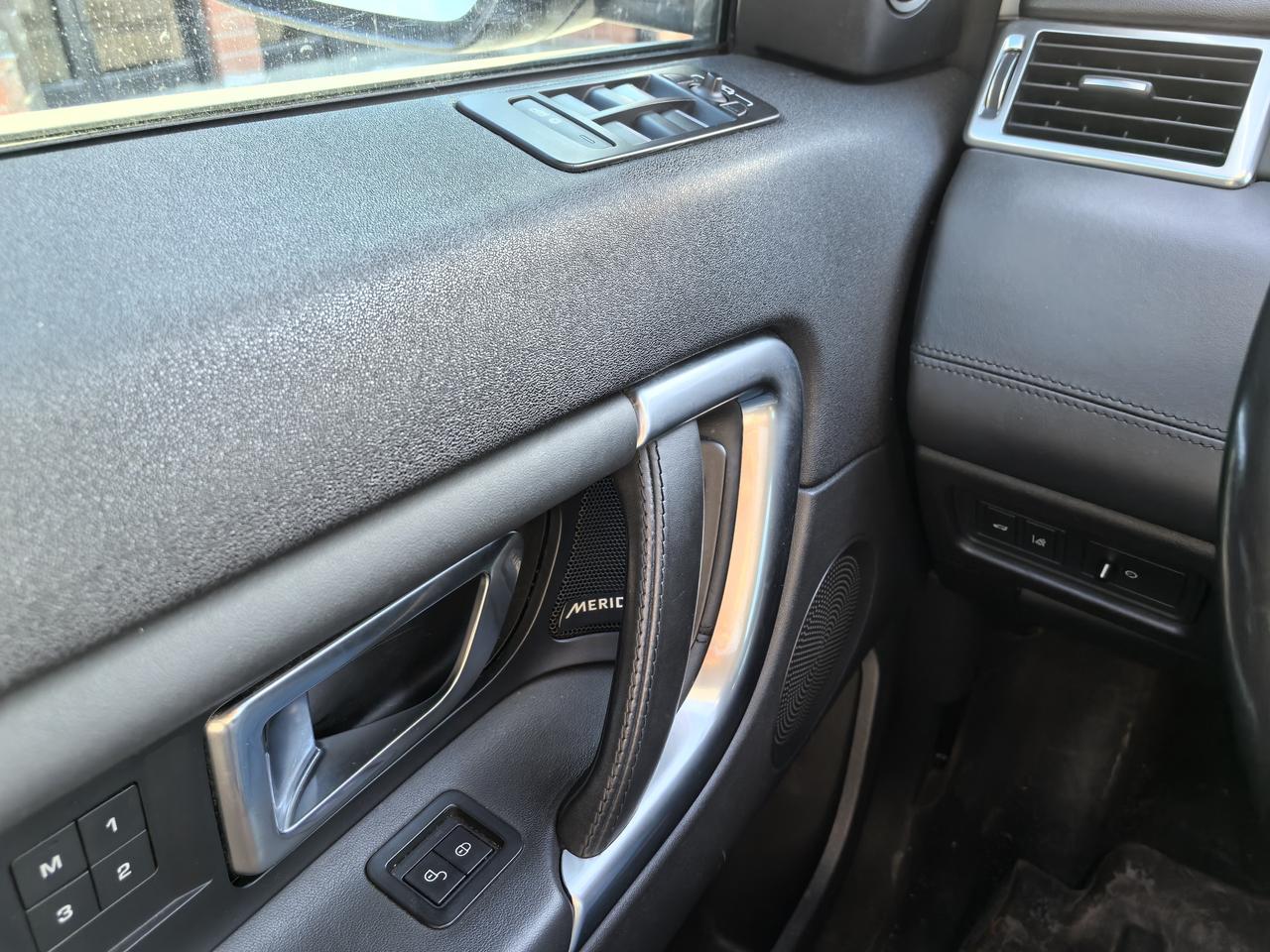 2017 Land Rover Discovery Sport HSE LUX Photo