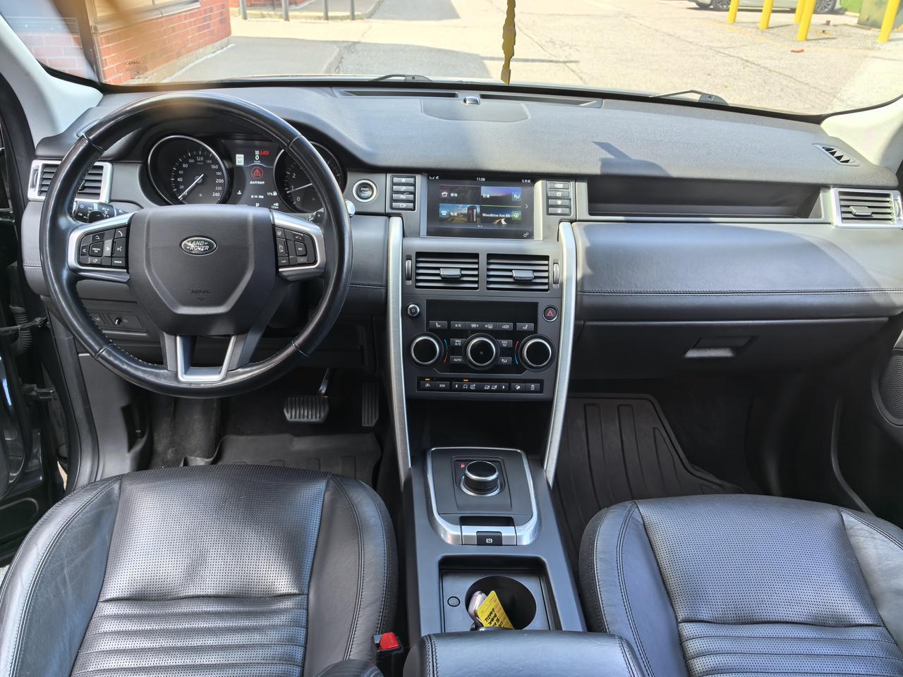 2017 Land Rover Discovery Sport HSE LUX Photo
