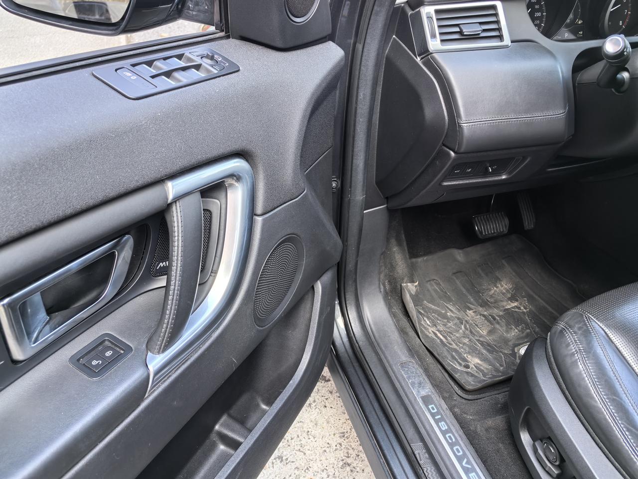 2017 Land Rover Discovery Sport HSE LUX Photo