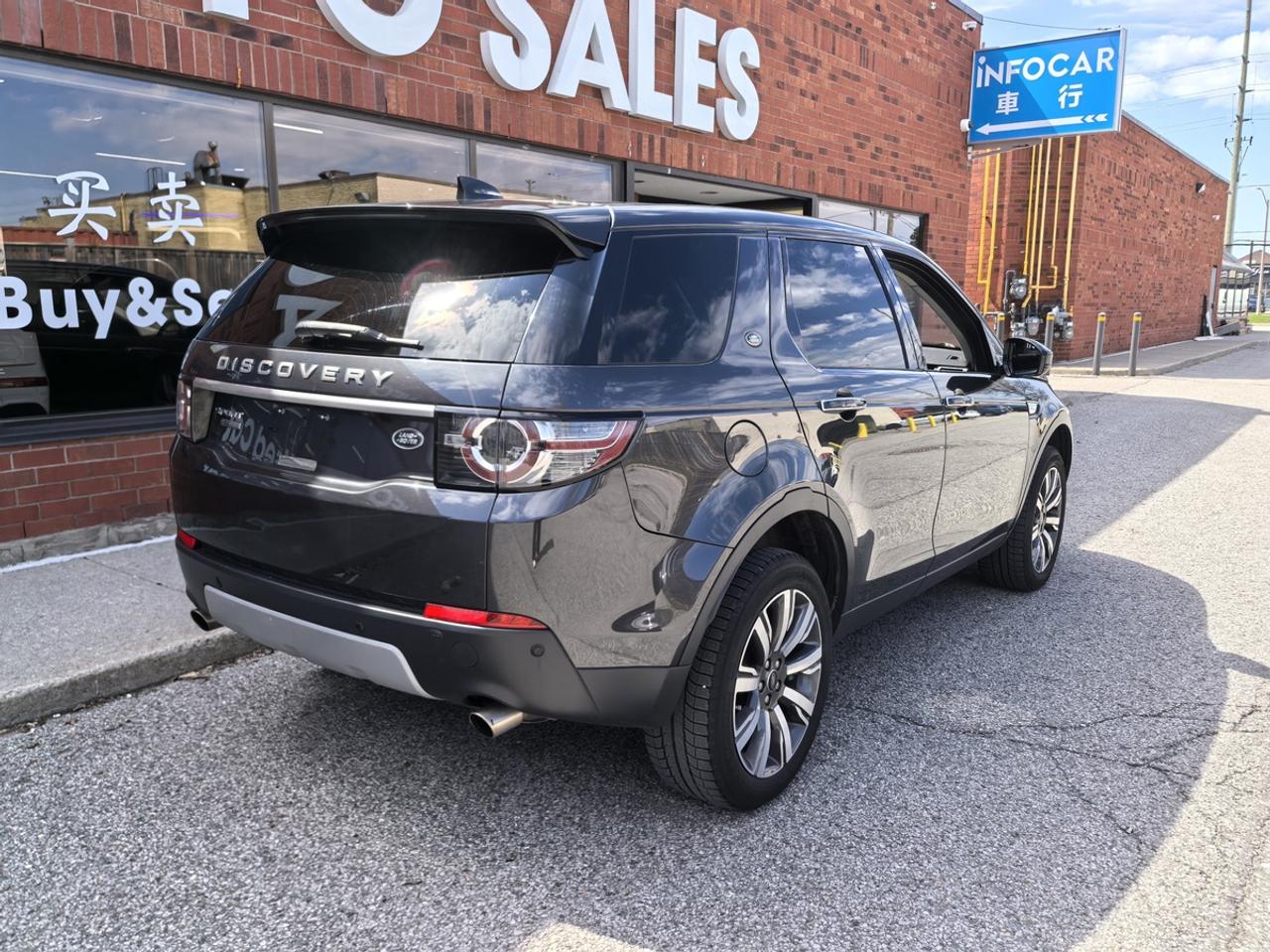 2017 Land Rover Discovery Sport HSE LUX Photo
