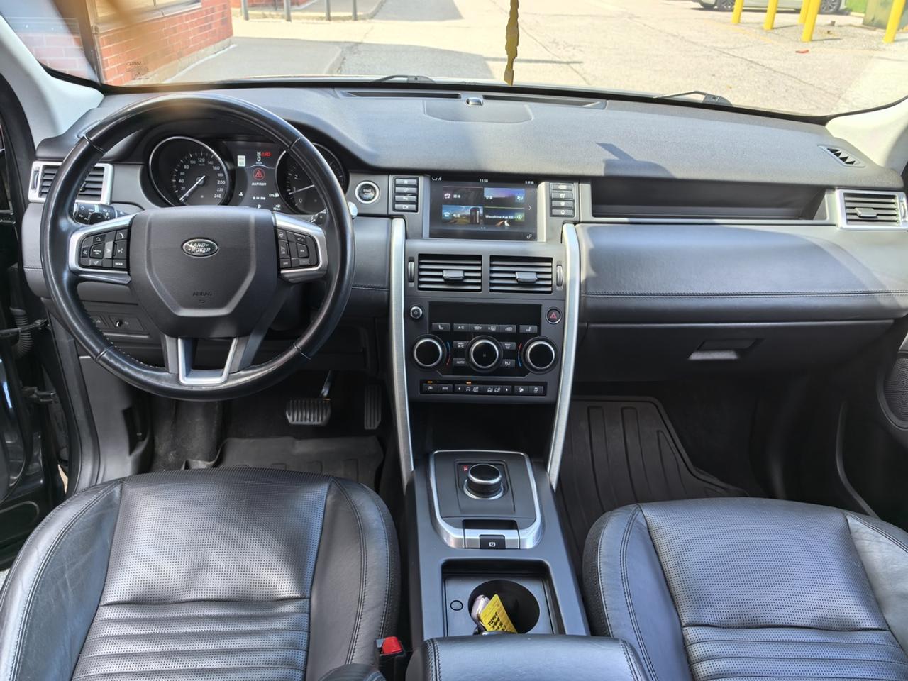 2017 Land Rover Discovery Sport HSE LUX Photo