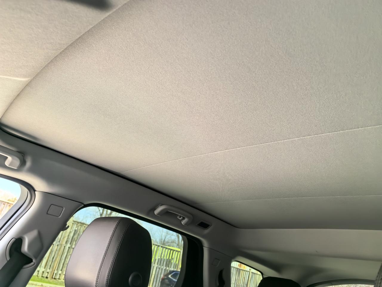 2017 Land Rover Discovery Sport HSE LUX Photo