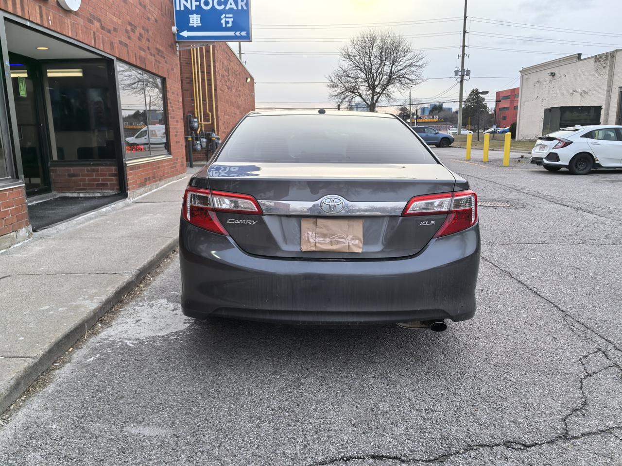 2012 Toyota Camry SE Photo